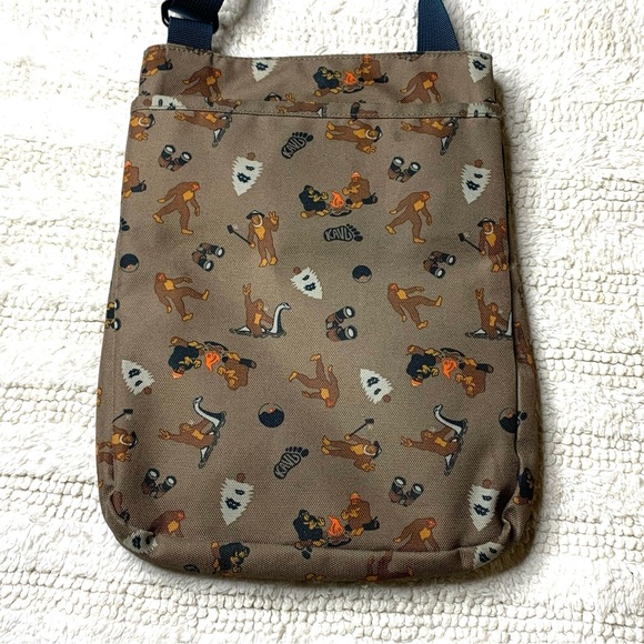 Kavu Sasquatch Bigfoot For Keeps Crossbody Purse Bag - Picture 3 of 12